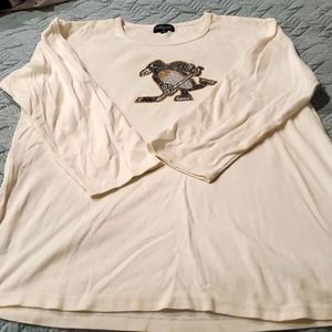 White NHL Pittsburg Penquin shirt